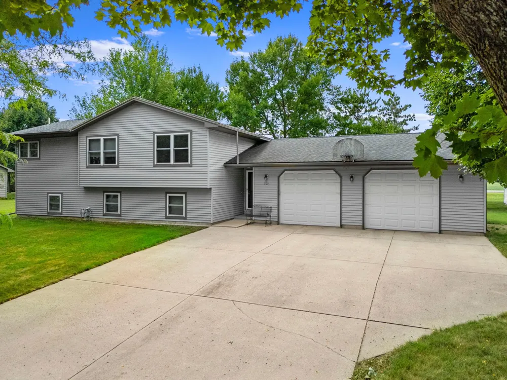 705 Estates Avenue Litchfield, MN 55355