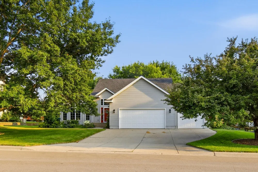 1688 Wedgewood Drive NE Owatonna, MN 55060