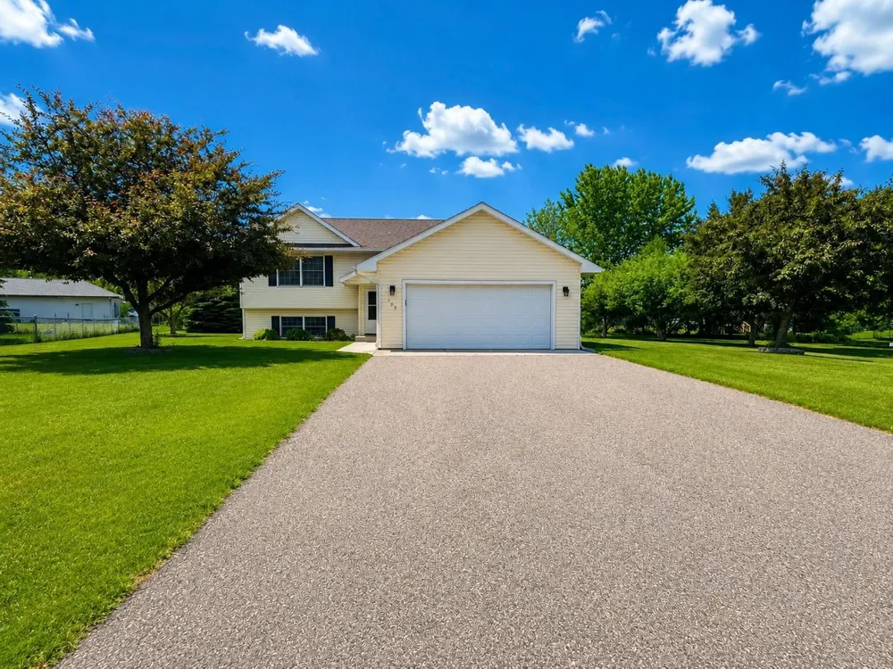 109 French Court Roberts, WI 54023