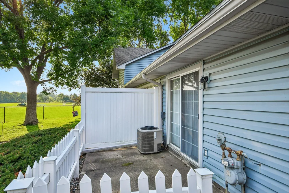 2580 Bedford Court #16 Mendota Heights, MN 55120