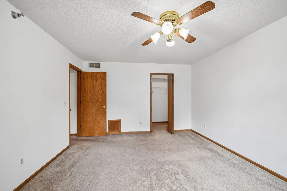 2580 Bedford Court #16 Mendota Heights, MN 55120