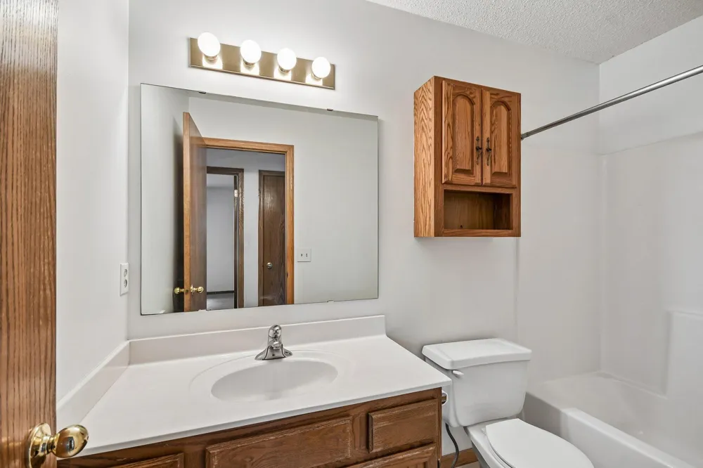2580 Bedford Court #16 Mendota Heights, MN 55120