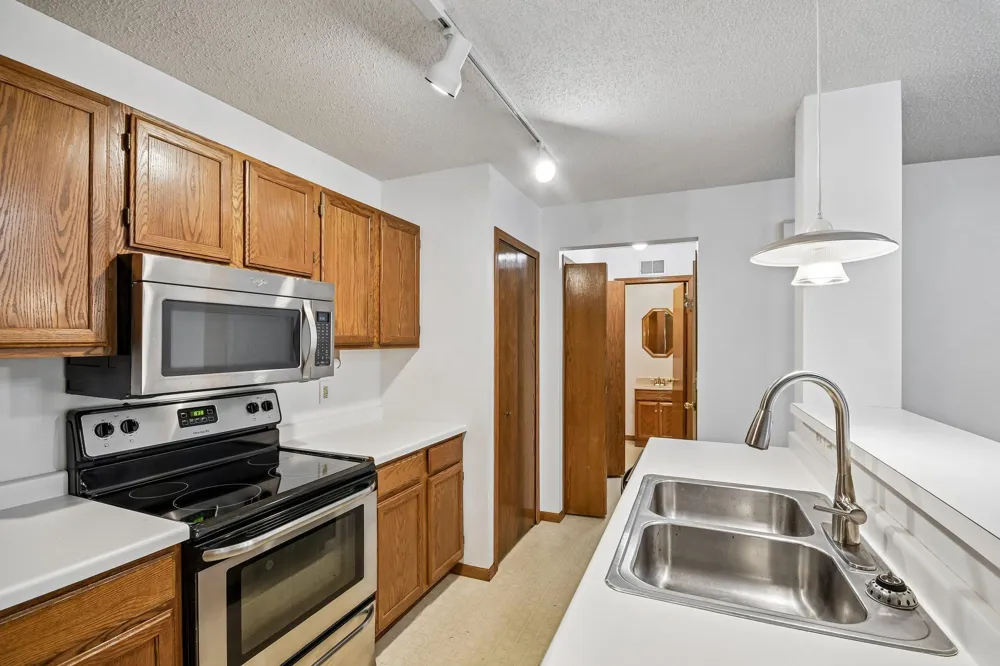 2580 Bedford Court #16 Mendota Heights, MN 55120