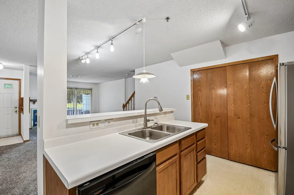 2580 Bedford Court #16 Mendota Heights, MN 55120