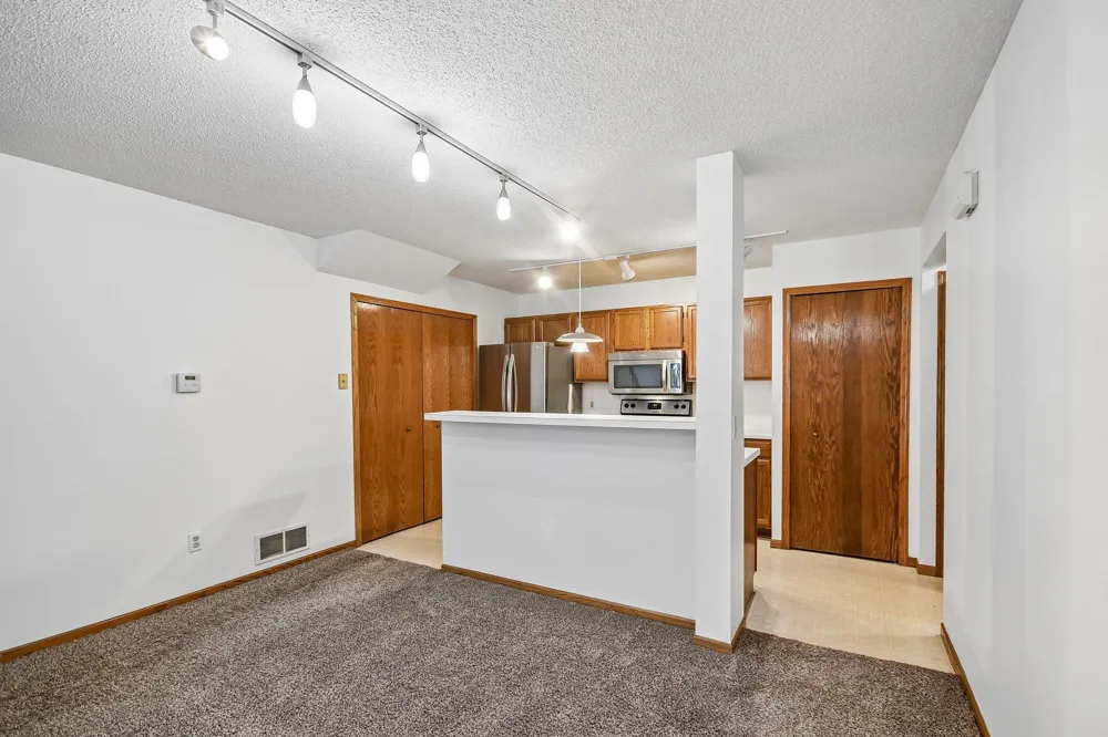 2580 Bedford Court #16 Mendota Heights, MN 55120