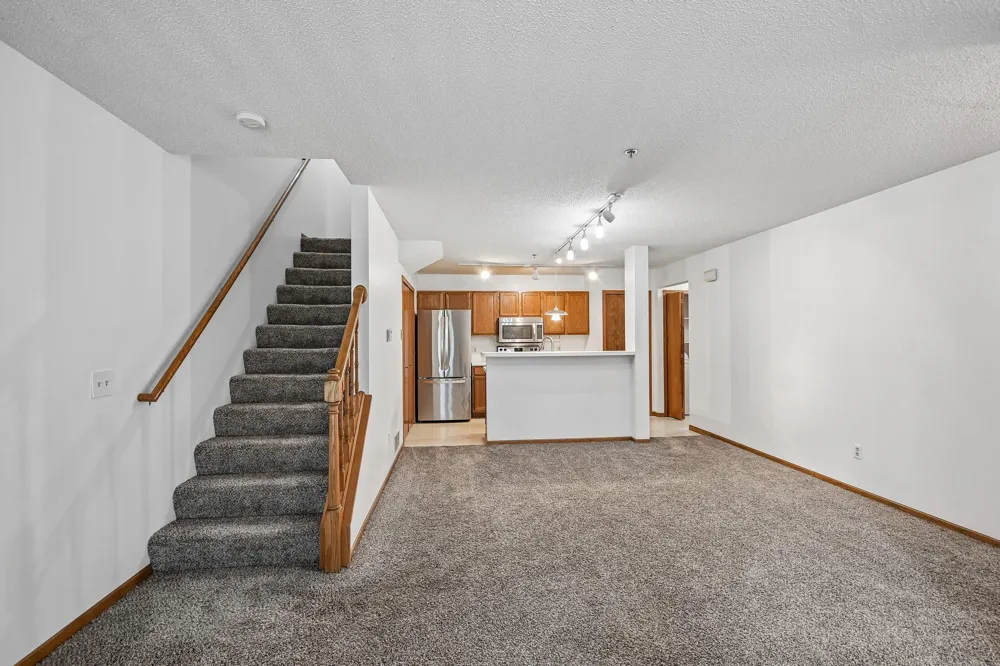 2580 Bedford Court #16 Mendota Heights, MN 55120