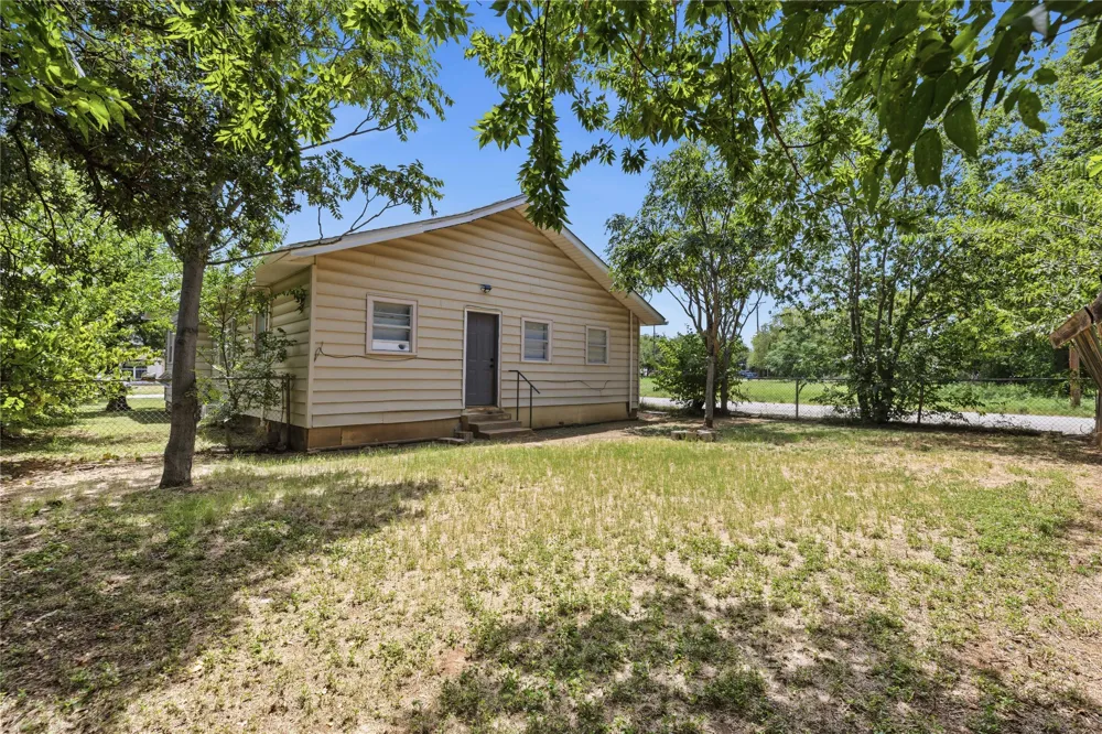 1317 Avenue C Brownwood, TX 76801