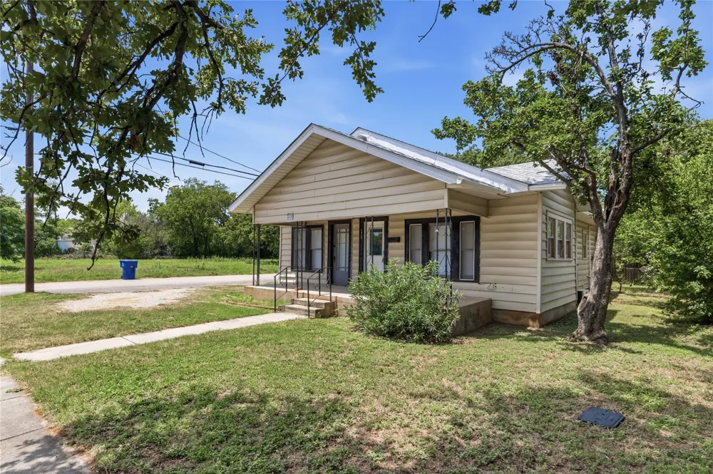 1317 Avenue C Brownwood, TX 76801
