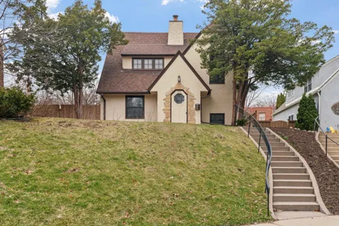 2790 Dean Parkway