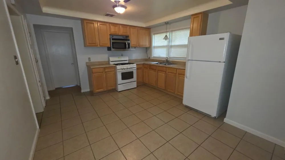 24517 Rosebud Avenue Eastpointe, MI 48021