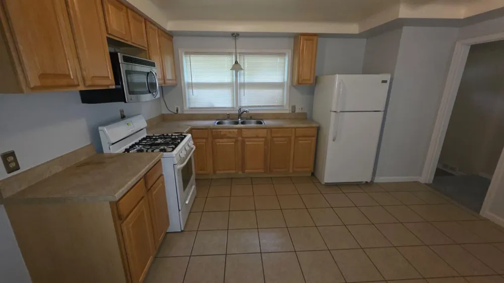 24517 Rosebud Avenue Eastpointe, MI 48021