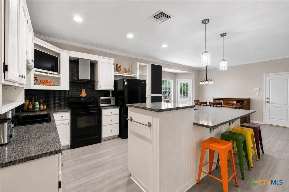 801 Moccasin Trail La Grange, TX 78945