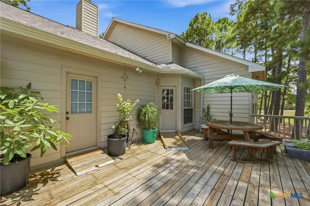 801 Moccasin Trail La Grange, TX 78945