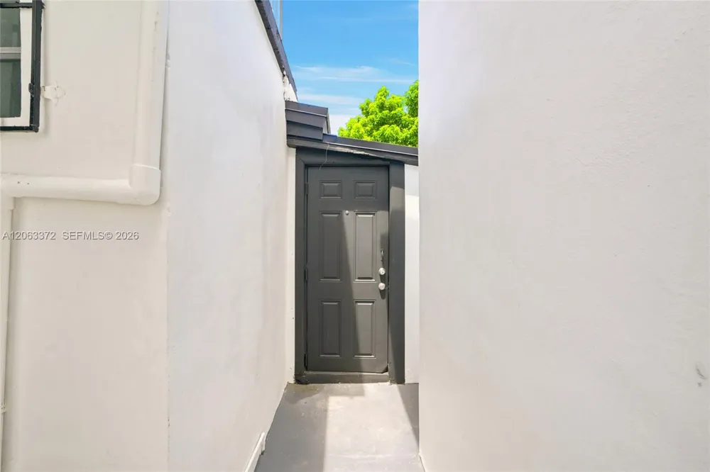 128 NW 9th Ave #6 Miami, FL 33128