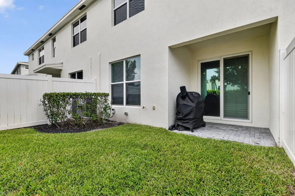 4168 Lagoon Shore Drive Lake Worth, FL 33467
