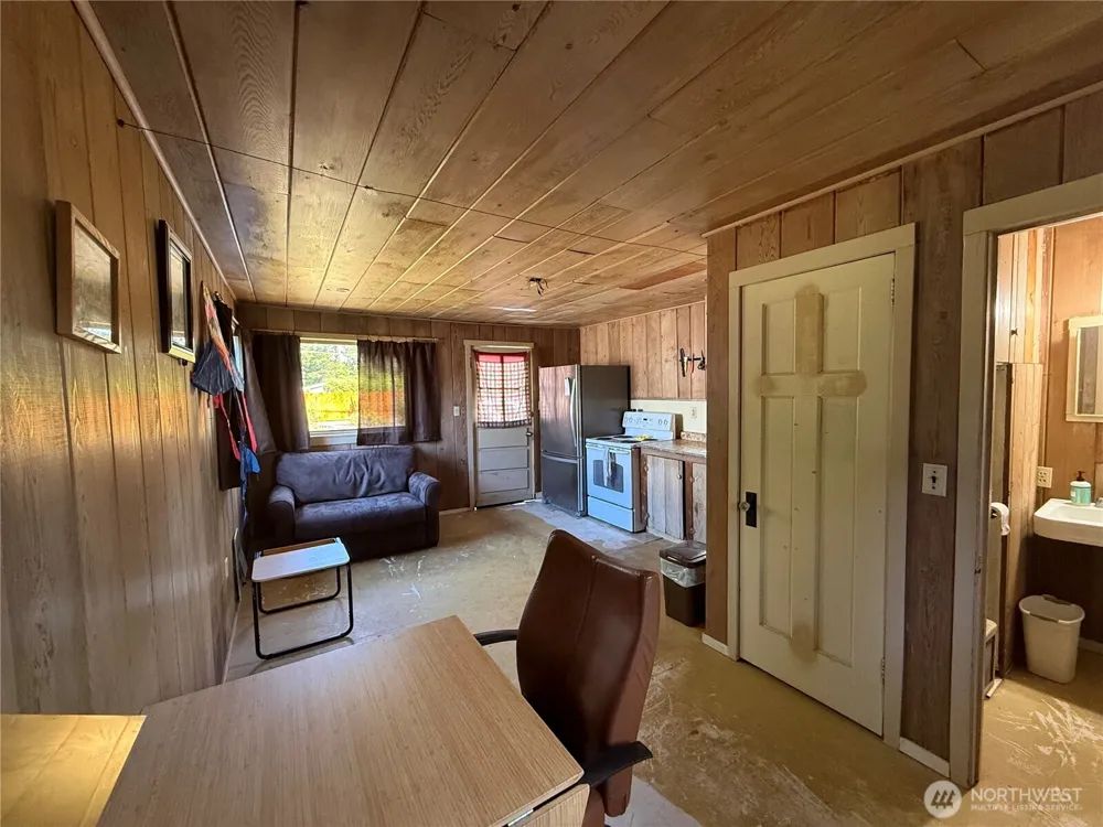 2463 W Pleasant Drive Westport, WA 98595
