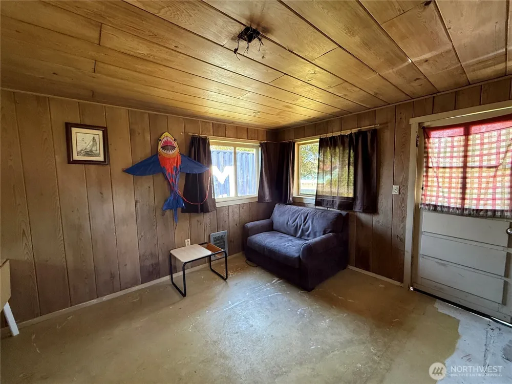 2463 W Pleasant Drive Westport, WA 98595