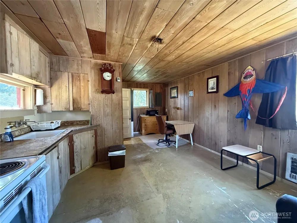 2463 W Pleasant Drive Westport, WA 98595