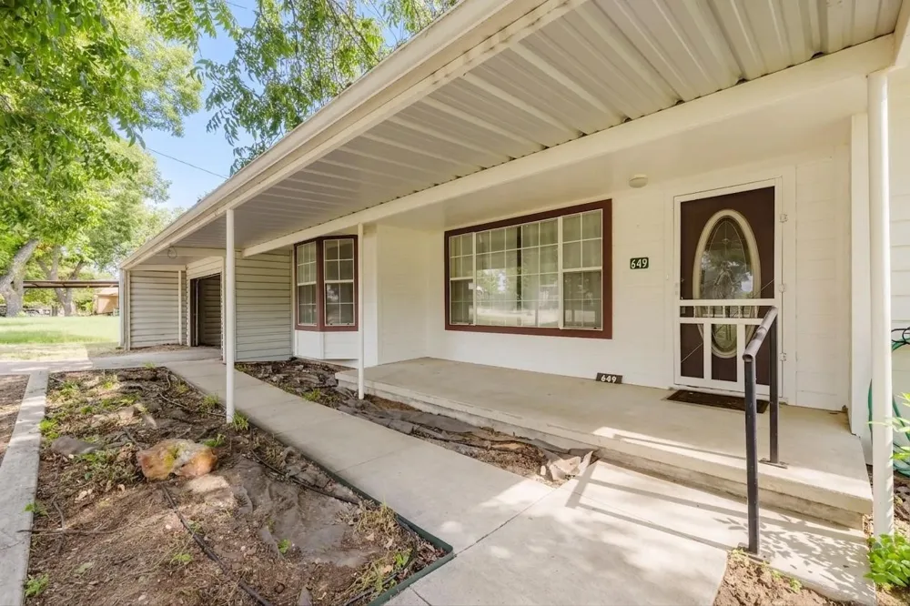 649 E Short Avenue De Leon, TX 76444