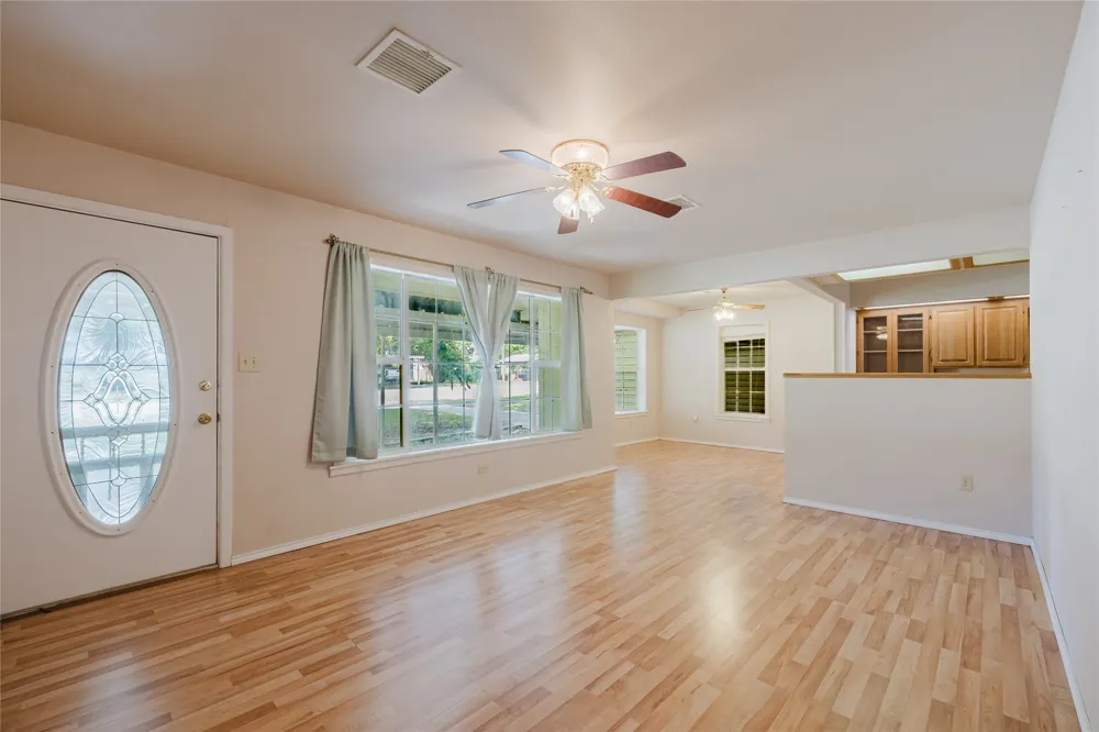 649 E Short Avenue De Leon, TX 76444