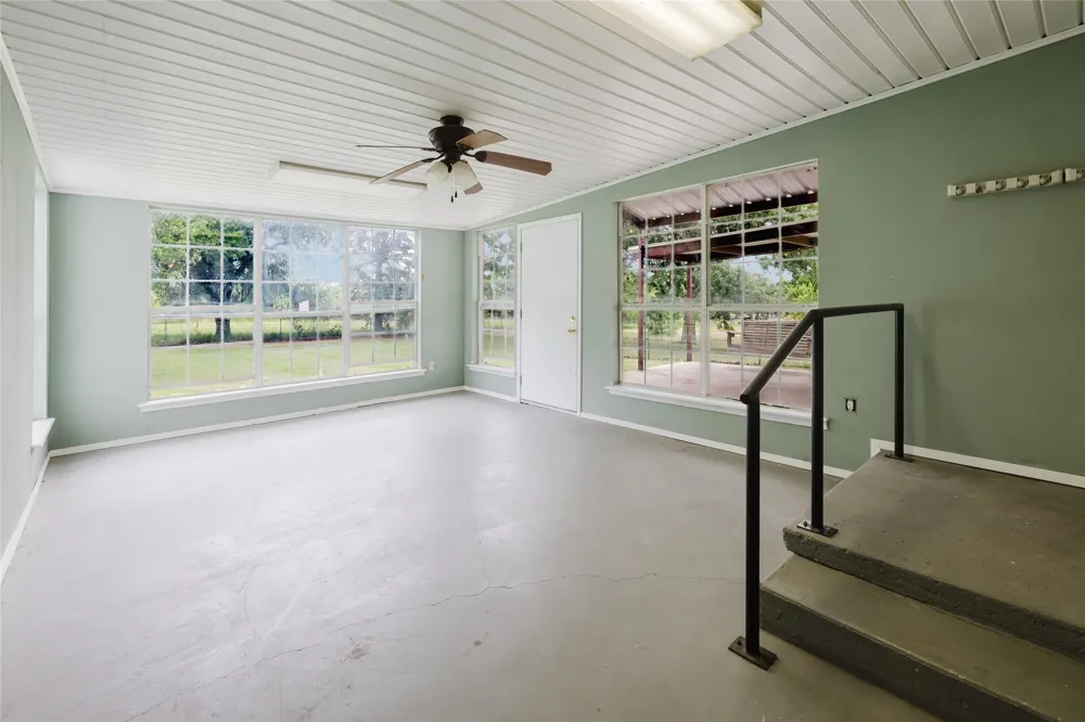 649 E Short Avenue De Leon, TX 76444