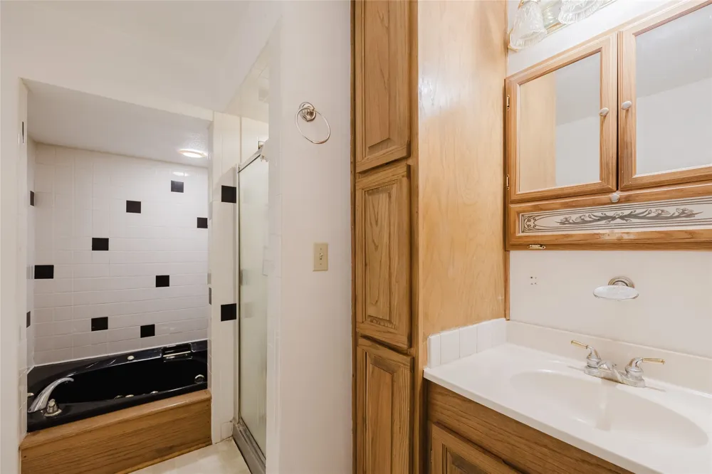 649 E Short Avenue De Leon, TX 76444