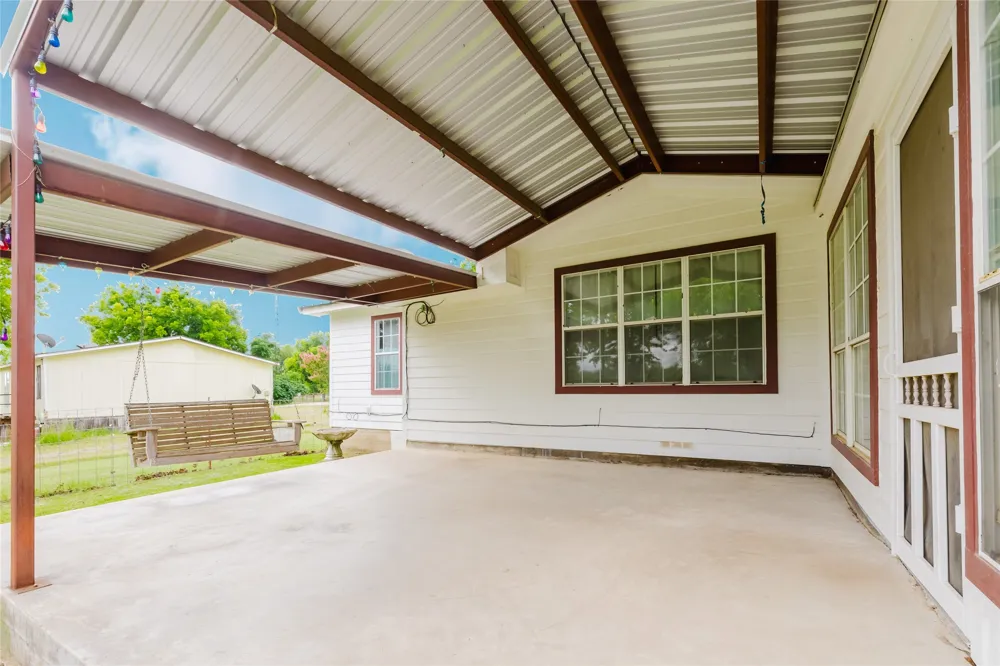 649 E Short Avenue De Leon, TX 76444