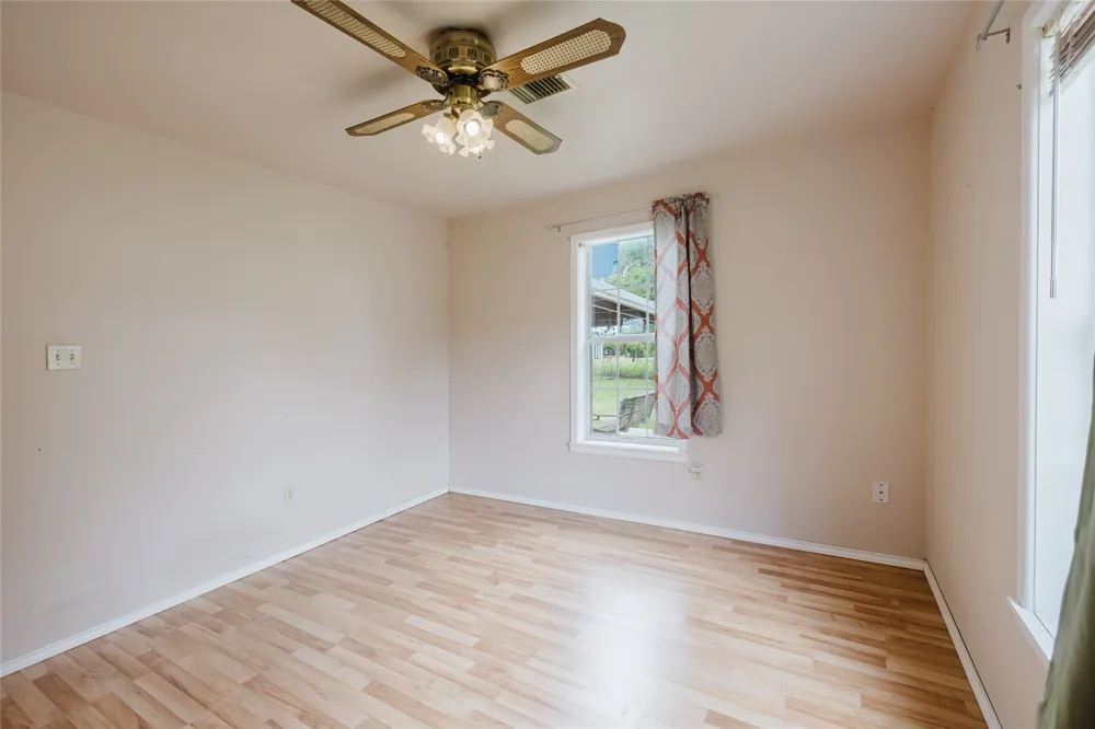 649 E Short Avenue De Leon, TX 76444