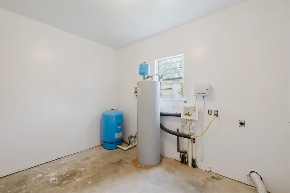 649 E Short Avenue De Leon, TX 76444