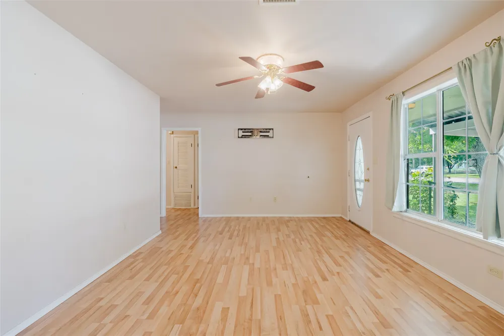649 E Short Avenue De Leon, TX 76444