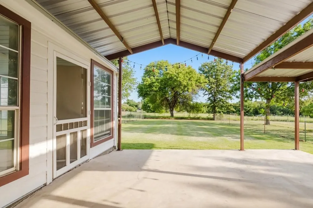 649 E Short Avenue De Leon, TX 76444