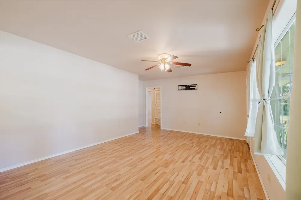 649 E Short Avenue De Leon, TX 76444