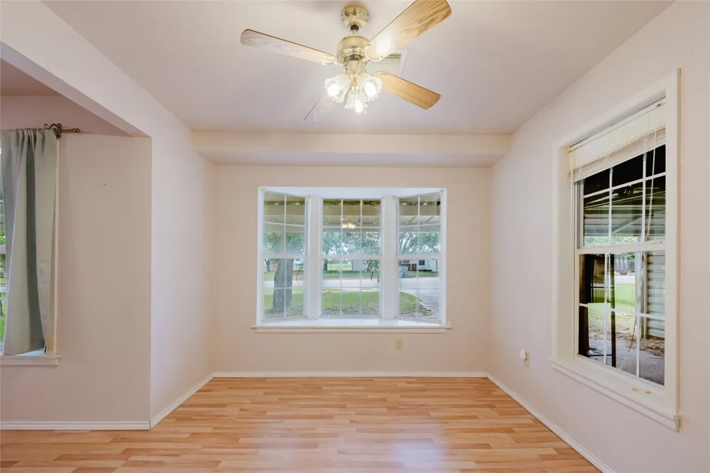 649 E Short Avenue De Leon, TX 76444