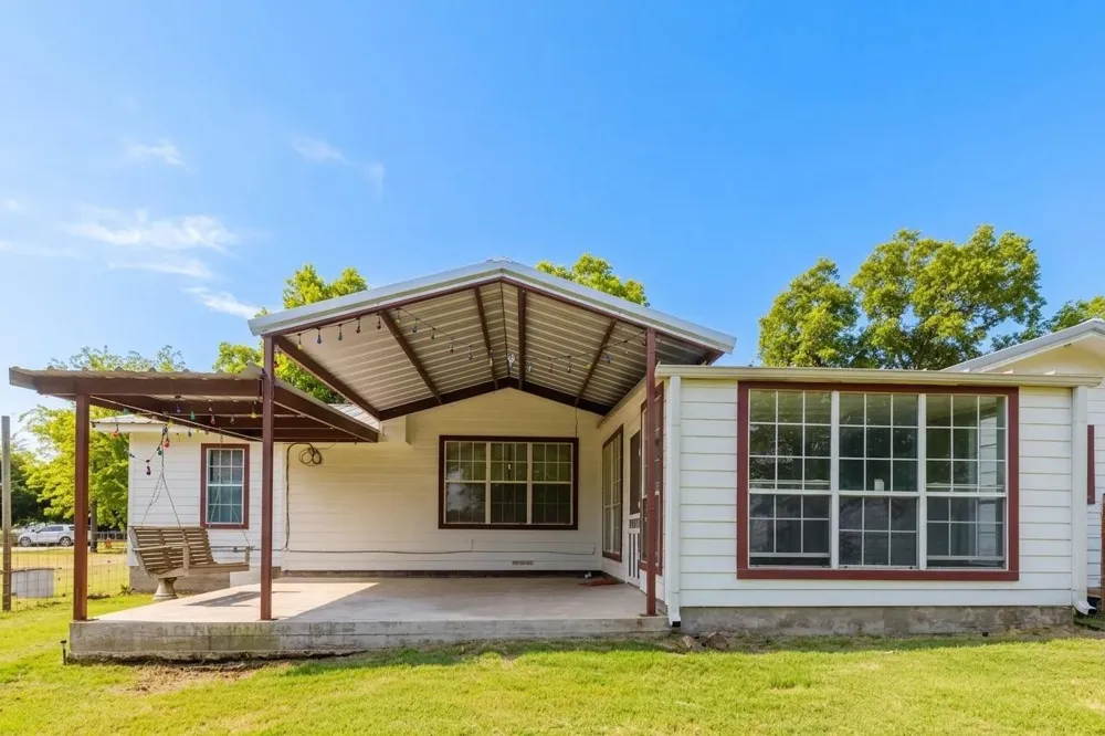 649 E Short Avenue De Leon, TX 76444