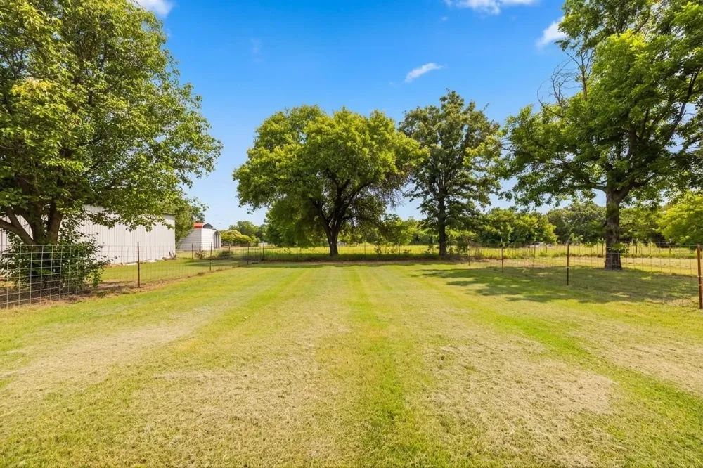 649 E Short Avenue De Leon, TX 76444