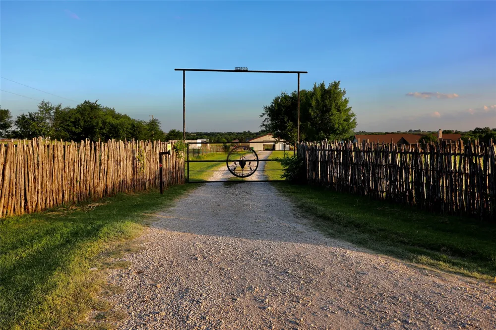 481 County Road 205 Valley View, TX 76272