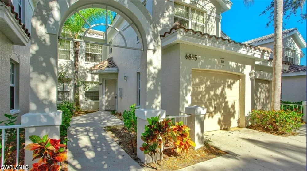 Satinleaf Road S #202 Naples, FL 34109