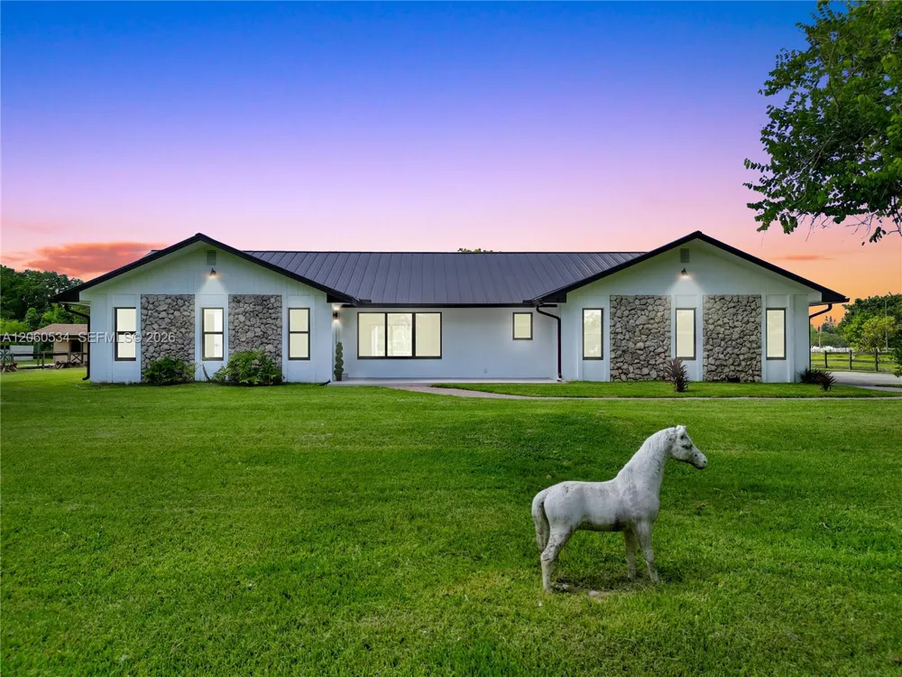 17680 SW 54th St #. Southwest Ranches, FL 33331