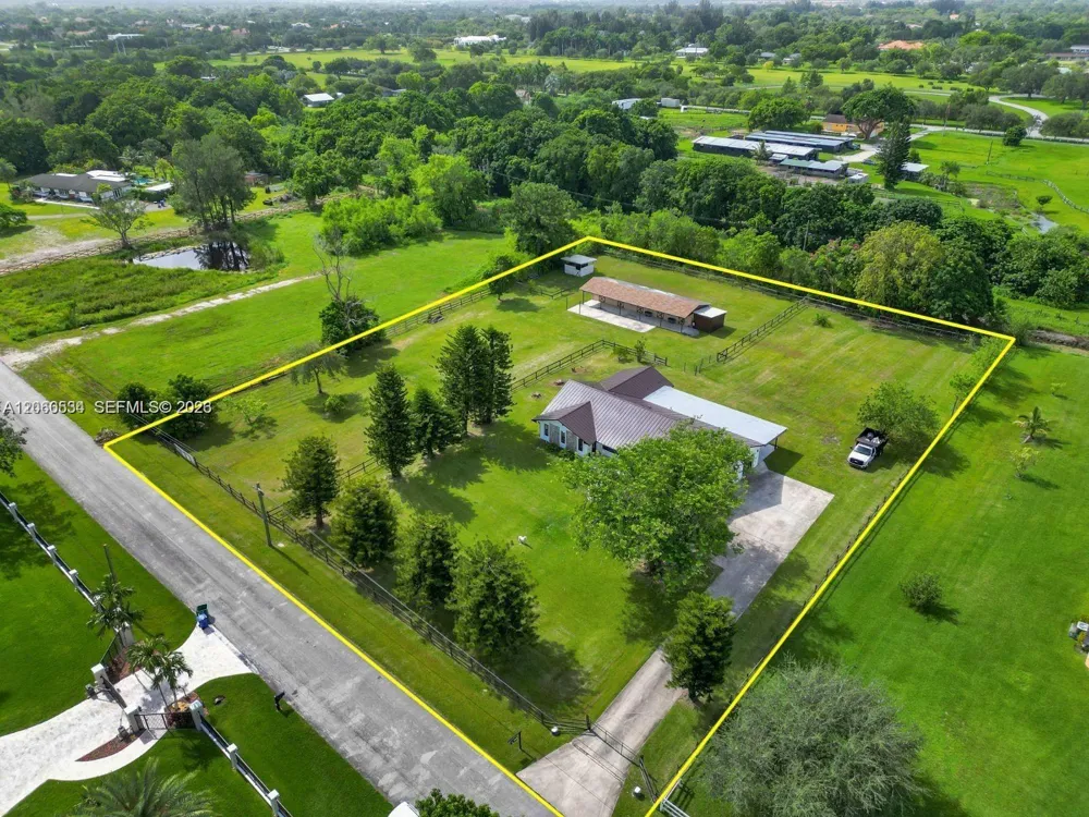 17680 SW 54th St #. Southwest Ranches, FL 33331