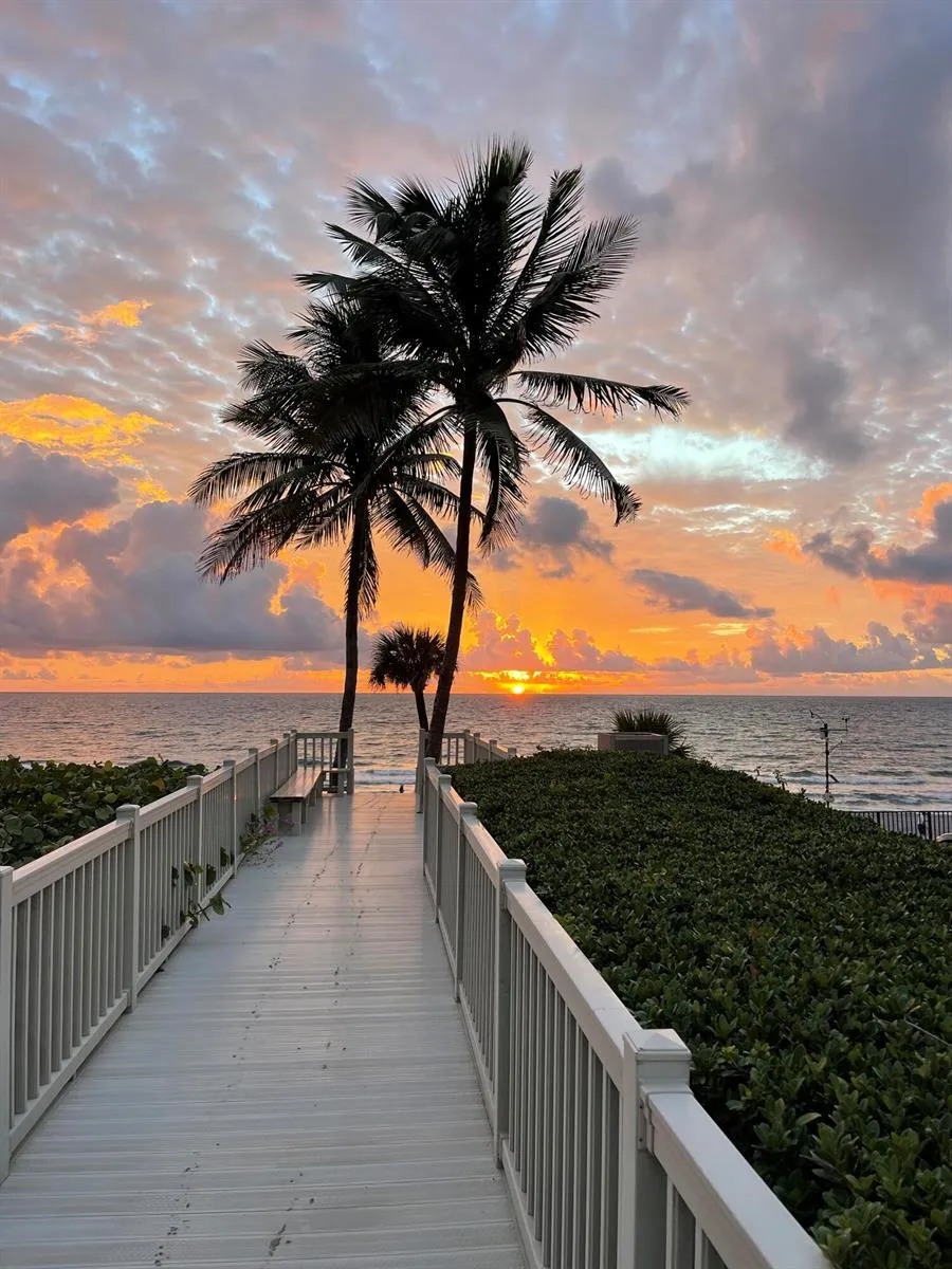 2001 OCEAN BOULEVARD #301 Boca Raton, FL 33431