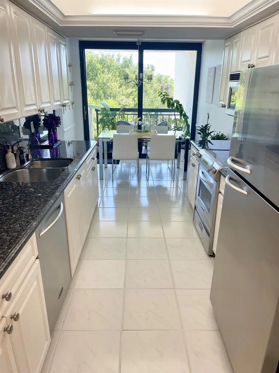 2001 OCEAN BOULEVARD #301 Boca Raton, FL 33431