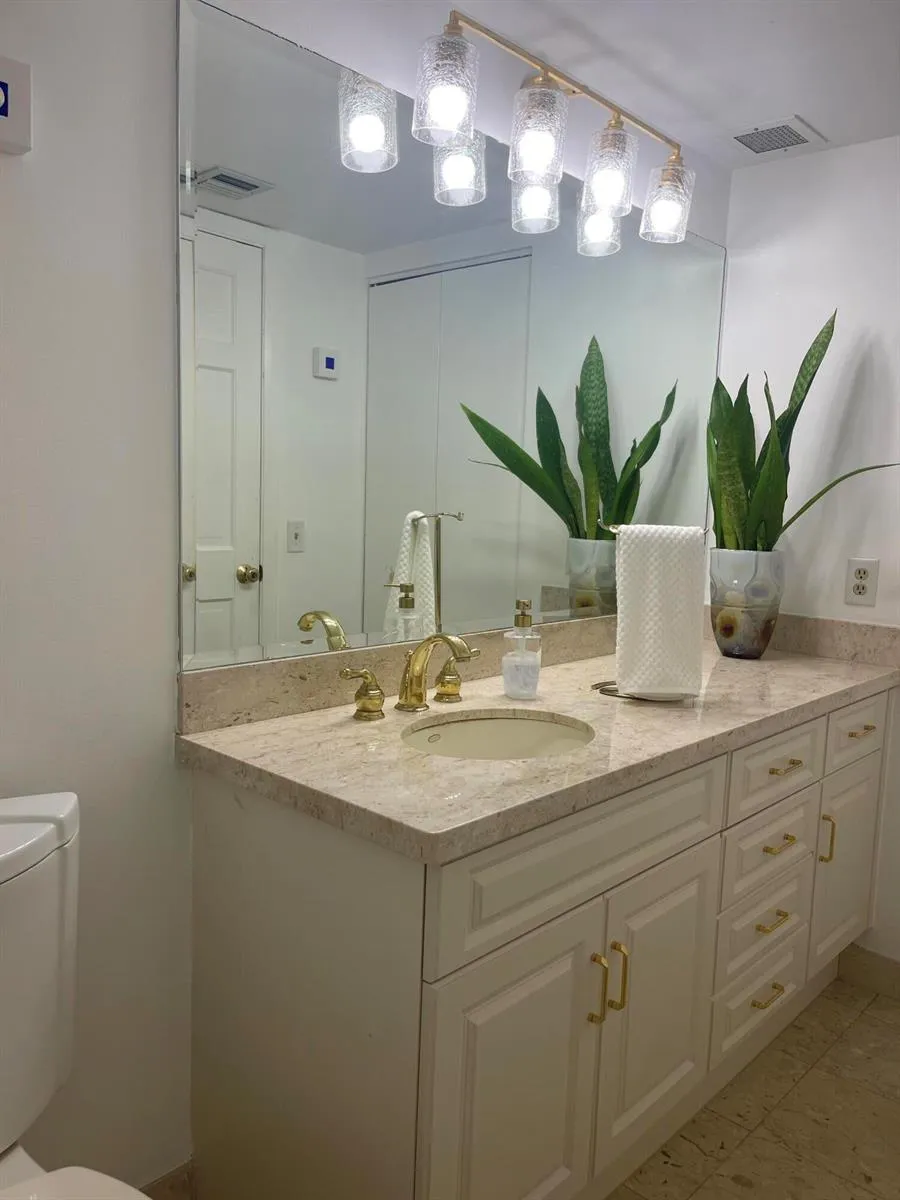 2001 OCEAN BOULEVARD #301 Boca Raton, FL 33431