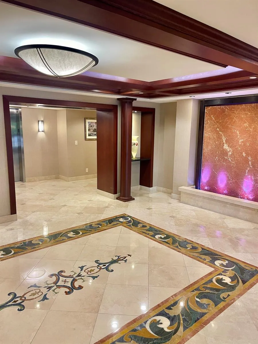 2001 OCEAN BOULEVARD #301 Boca Raton, FL 33431