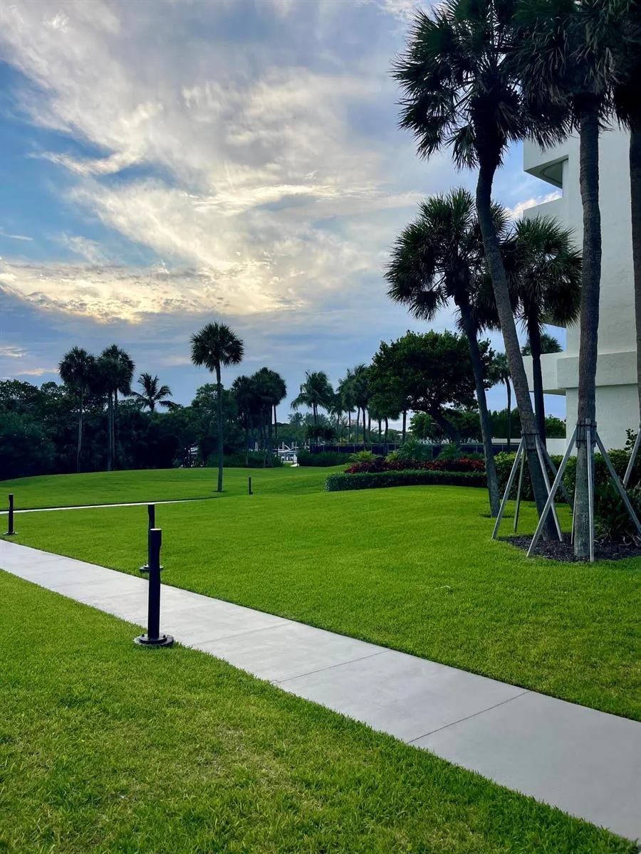 2001 OCEAN BOULEVARD #301 Boca Raton, FL 33431