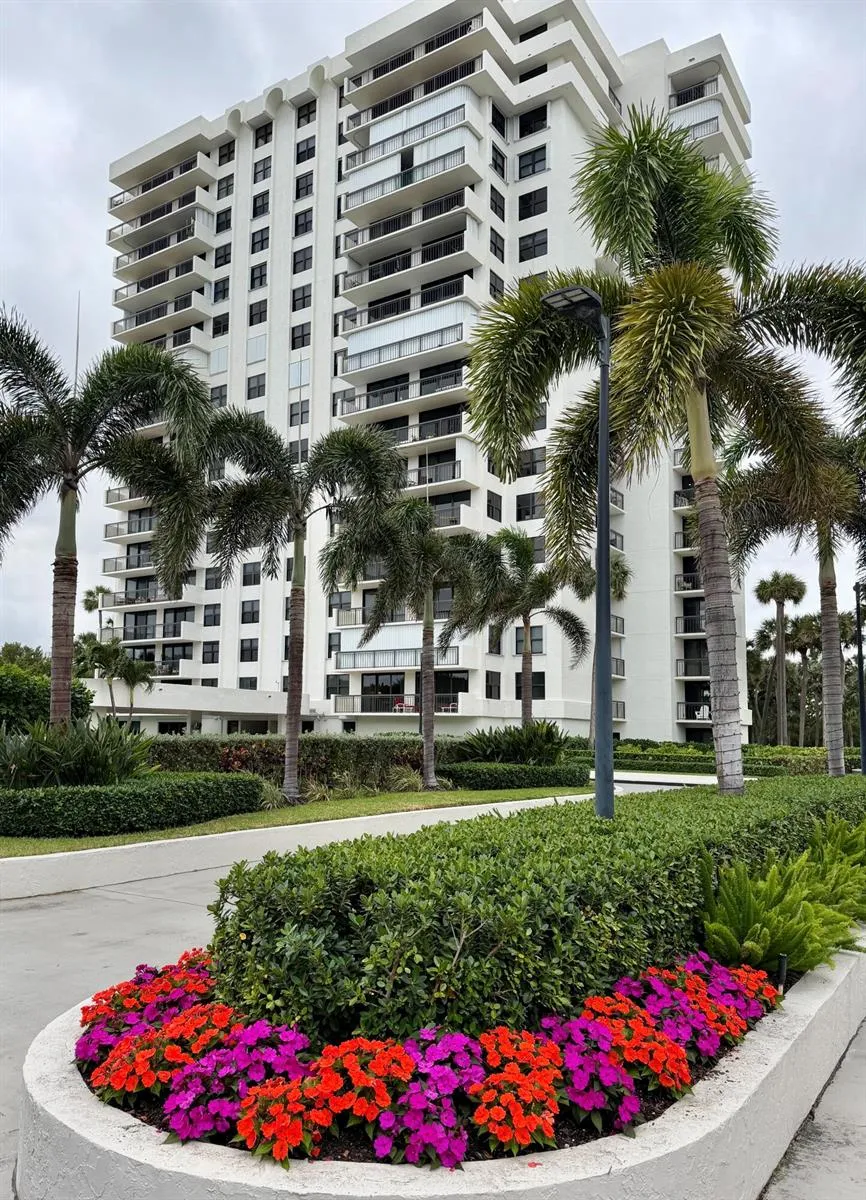 2001 OCEAN BOULEVARD #301 Boca Raton, FL 33431