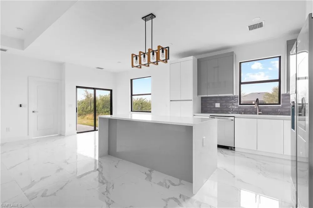 1806 NE 21ST PLACE Cape Coral, FL 33909