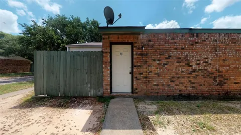 725 Peppertree Drive #11