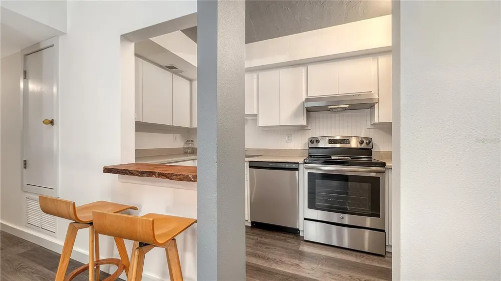 631 ORANGE AVENUE #108 Sarasota, FL 34236