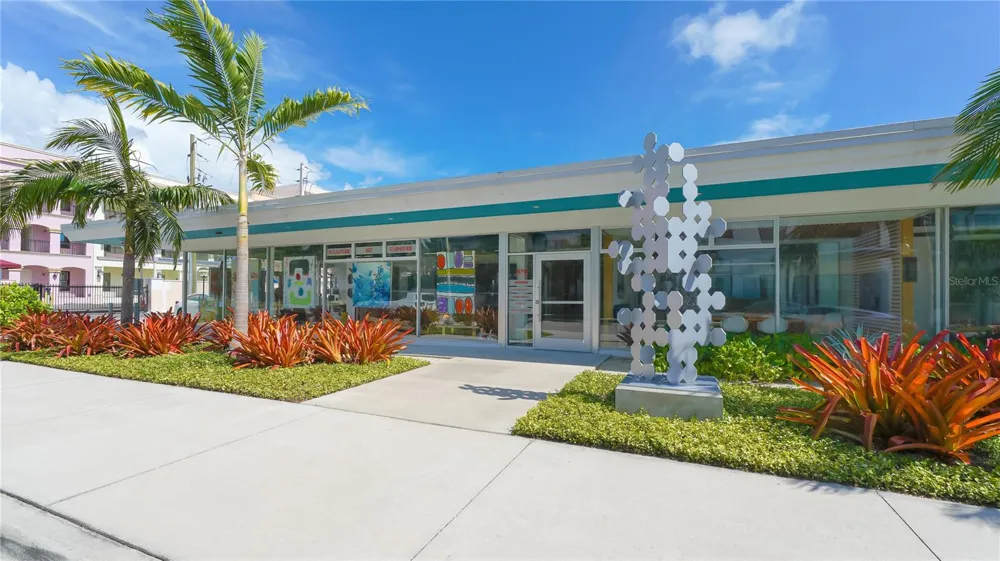 631 ORANGE AVENUE #108 Sarasota, FL 34236