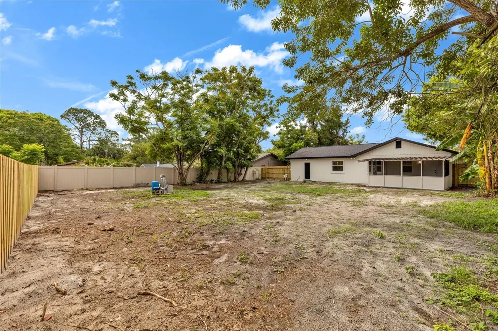 112 COLOMBA ROAD Debary, FL 32713